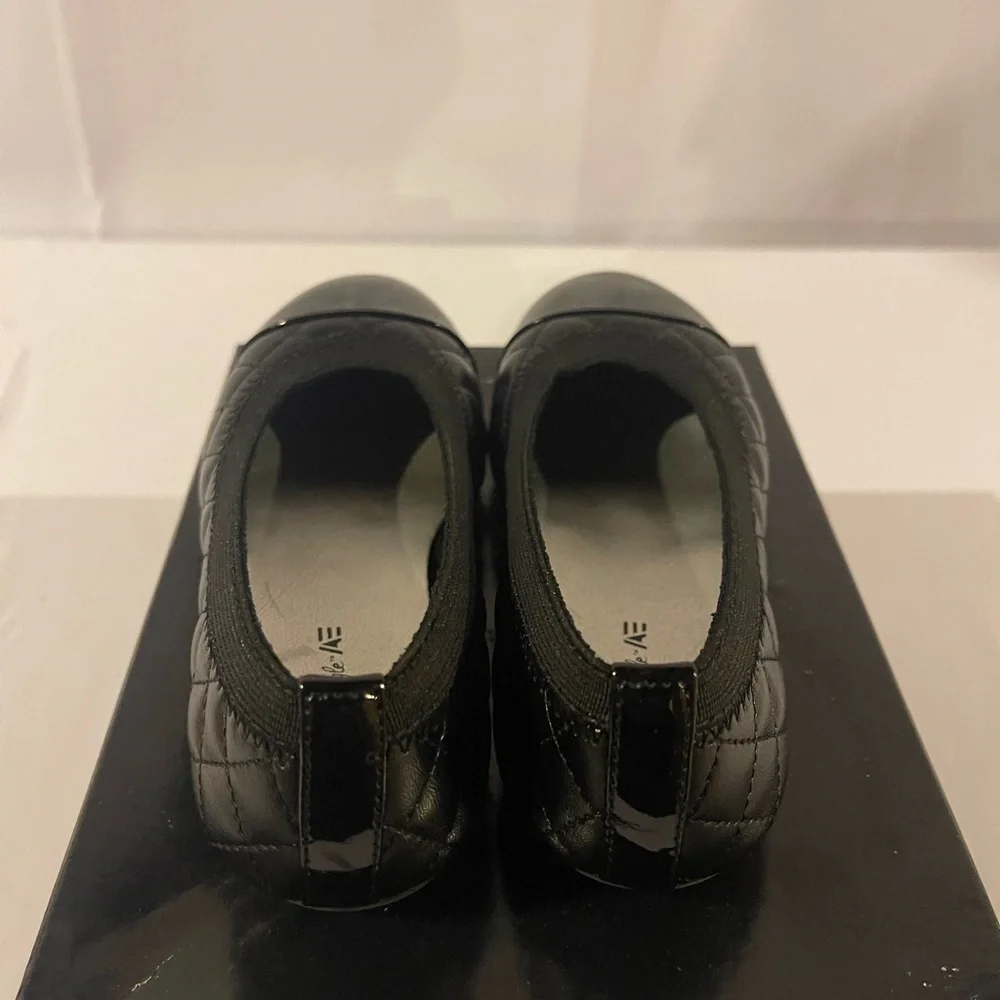 American Eagle Toddler Quilted Black Stretch Flat Size 10.5M